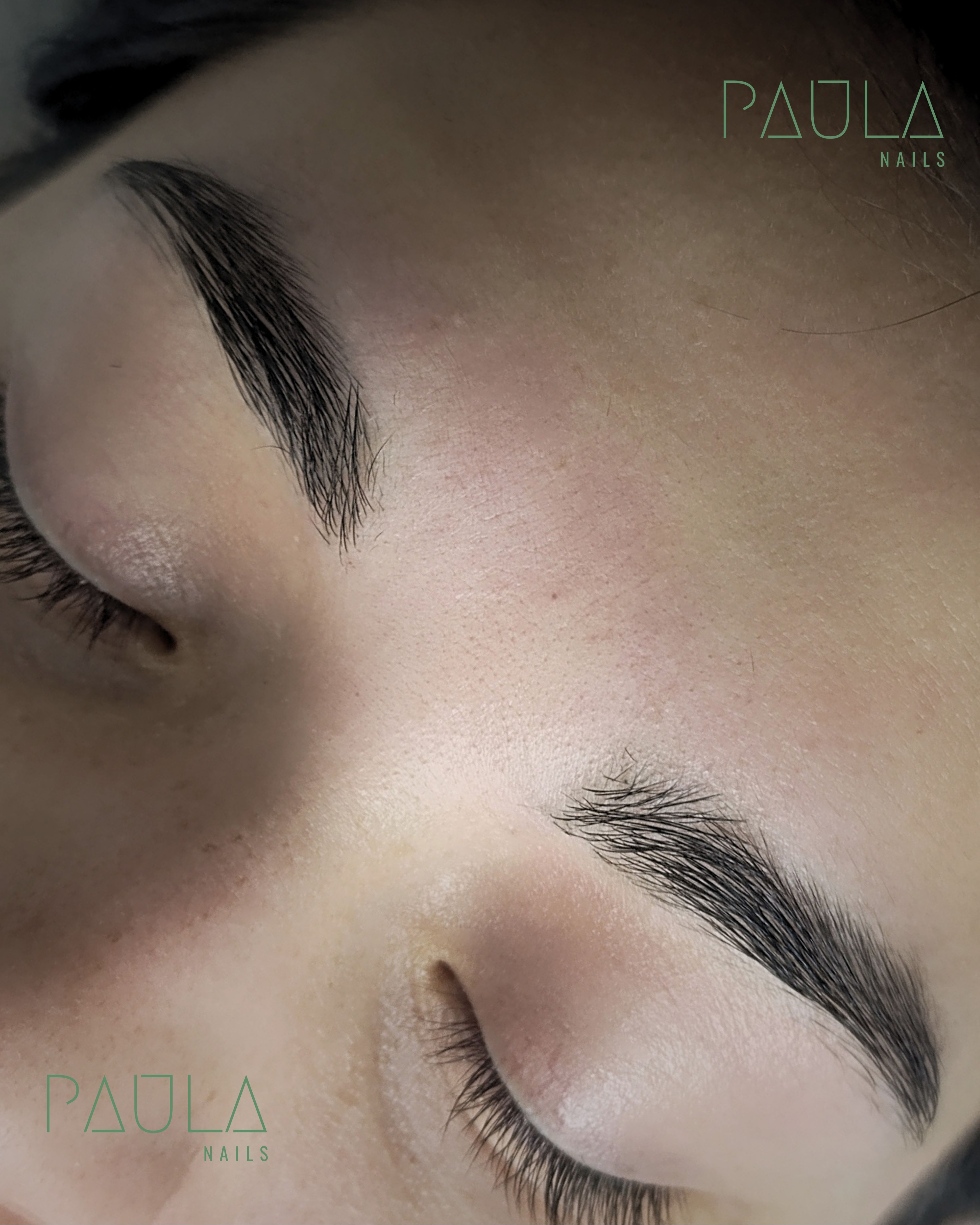 Diseño y perfilado de cejas 